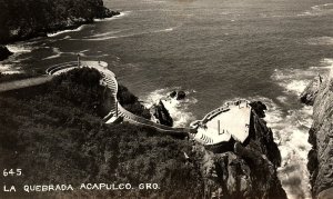 1940s LA QUEBRADA ACAPULCO CLIFF DIVING OCEAN ROCKS PHOTO RPPC POSTCARD P1249