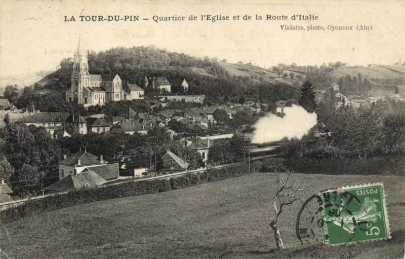 CPA La TOUR-du-PIN - Quartier de l'Église et de la Route d'Ital (123762)