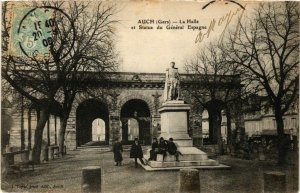 CPA Auch La Halle et Statue du Général Espagne (982422)