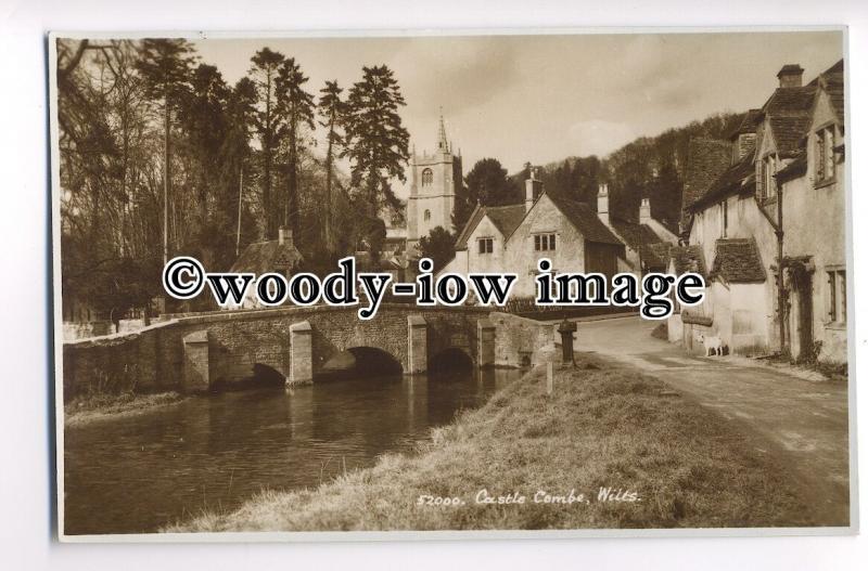 tp8916 - Wilts - The River, Bridge & Church, in Castle Combe Village - Postcard 