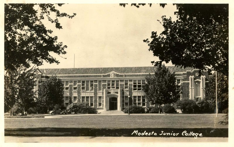 CA - Modesto. Modesto Junior College   RPPC