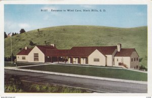 BLACK HILLS , South Dakota , 1910-30s ; Entrance to Wind Cave