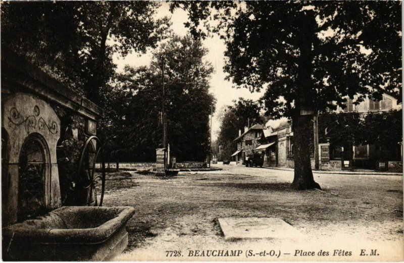 CPA BEAUCHAMP - Place des Fetes (107743)