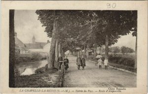 CPA LA CHAPELLE-la-REINE EntrÃ©e du Pays Route d'Amponville (19630)