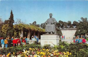 BR25513 Tomb of Mr Lu Hsun 2 scans china