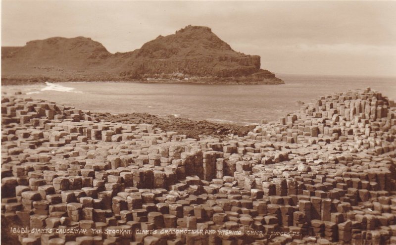 Ireland Postcard - Giant's Causeway - The Stookam - Giant's Grandmother   R253