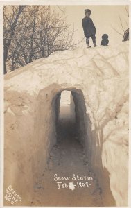 H36/ Wayne Nebraska RPPC Postcard 1909 Snow Storm Tunnel Dug Kids