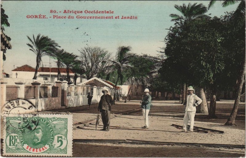 CPA AK ILE DE GOREE Place du Gouvernement et Jardin SENEGAL (1223084)