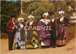 CPM Folklore de l'Anjou Costumes masculins du Vai de Loire et Riches bourgeoises