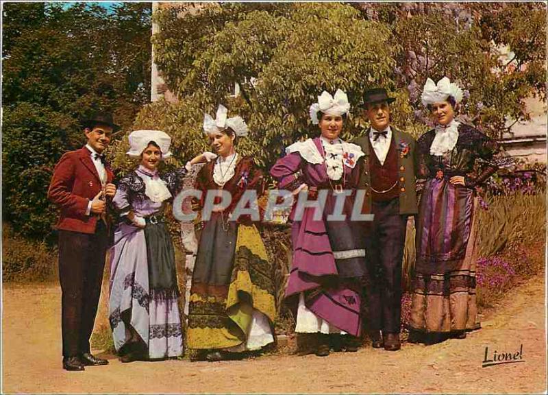 CPM Folklore de l'Anjou Costumes masculins du Vai de Loire et Riches bourgeoises