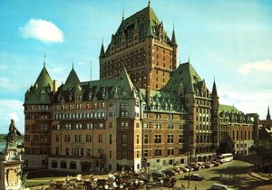 CONTINENTAL SIZE POSTCARD CHATEAU FRONTENAC AT QUEBEC CANADA (1892) REPRODUCTION