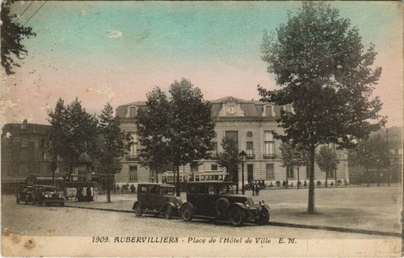 CPA AUBERVILLIERS - Place de l'Hotel de Ville (124042)