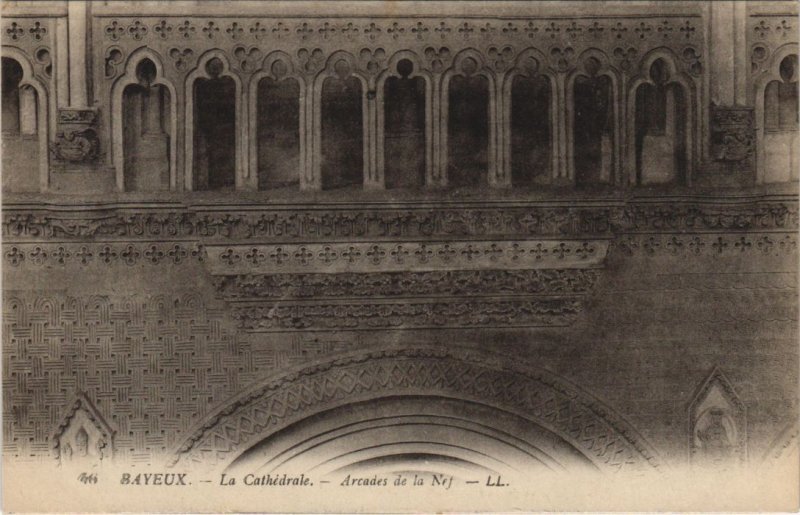 CPA BAYEUX La Cathedrale - Arcades de la Nef (1250383)