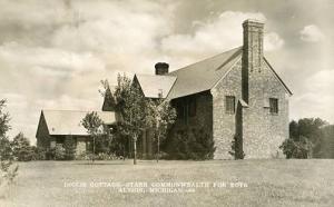 MI - Albion, Inglis Cottage, Starr Commonwealth for Boys    *RPPC