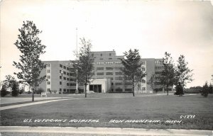 J10/ Iron Mountain Michigan RPPC Postcard c1940s U.S. Veterans Hospital 85