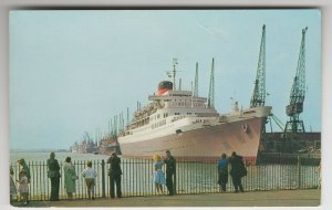 Hampshire; Southampton Docks RW68 PPC, Unused, c 1960's, Shows SS Windsor Castle