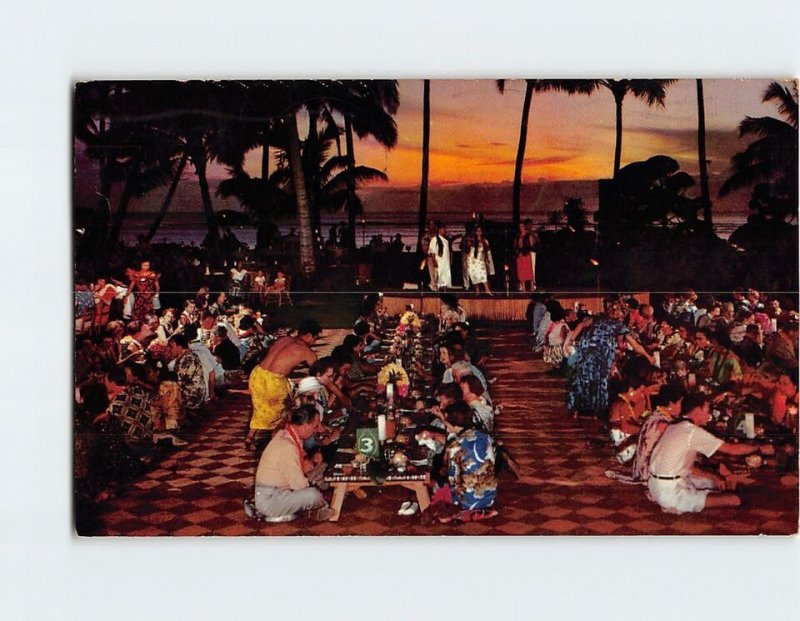 B-133572 A Luau (Native Feast)at Queen's Surf Waikiki Hawaii USA