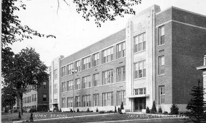 Postcard RPPC View of High School in Jackson , MN,  aa6