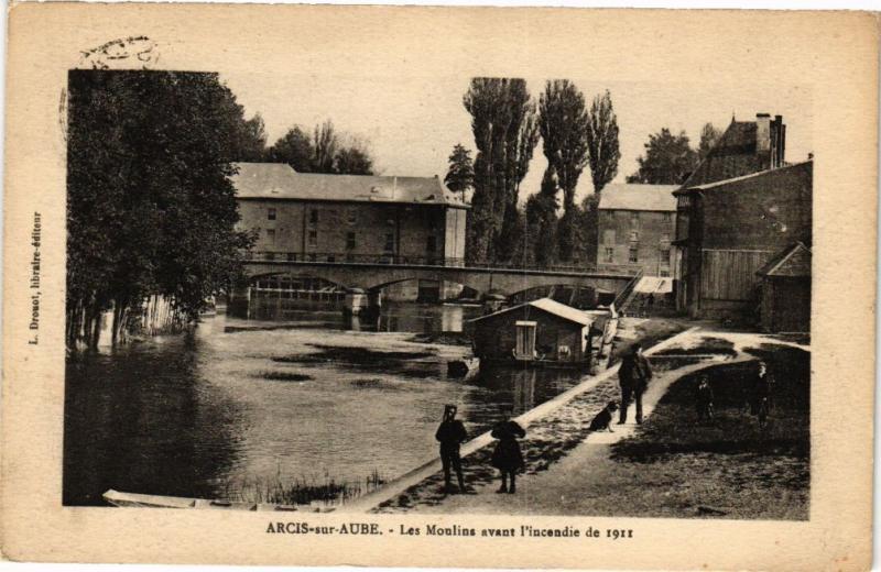CPA ARCIS-sur-AUBE - Les moulin avant l'incendie (197217)