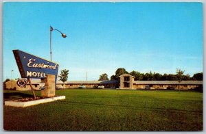 Kent - Ravenna Ohio 1960s Postcard Eastwood Motel Sign