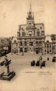 CPA COMPIEGNE - L'Hotel de Ville et la Place (291866)