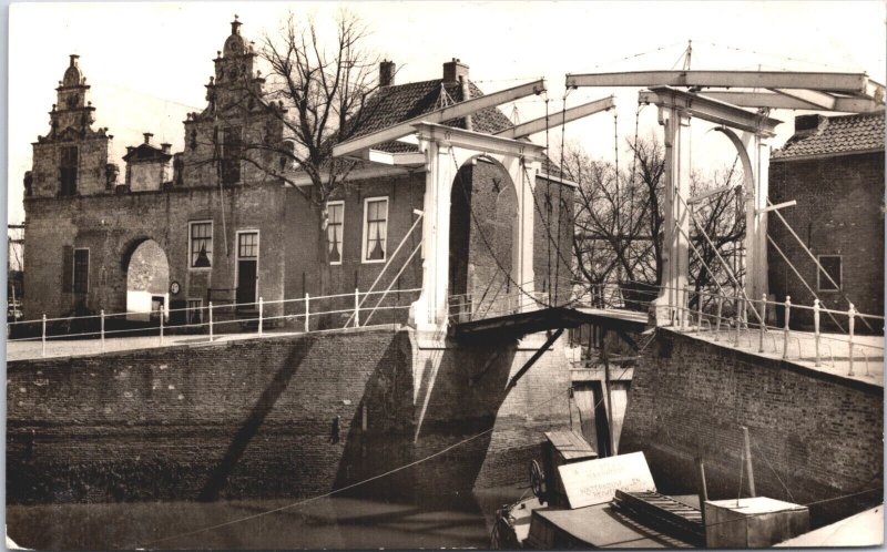 Netherlands Zierikzee Noordhavenpoort met Ophaalbrug RPPC 04.96