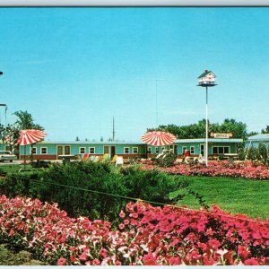 1965 Mitchell, SD Siesta Motel Birdhouse Lamppost +Coca Cola Sign on Office A223
