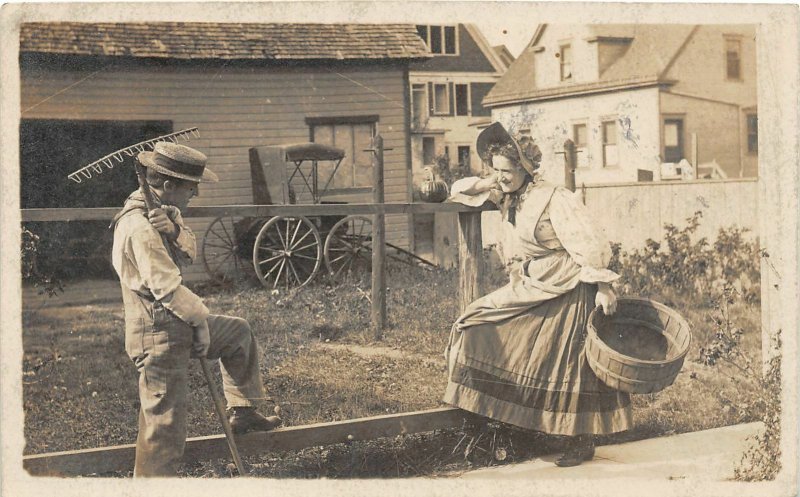 H56/ Milwaukee Wisconsin RPPC Postcard 1910 Man Woman Farm Wagon Rake