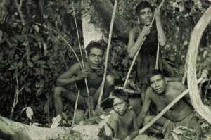 brazil, Indios Botucudos Aimoré Indians, Grupo na Moita (1910s) Postcard