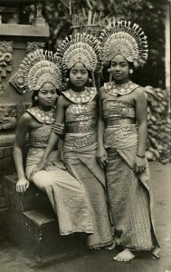 indonesia, BALI, 3 Beautiful Young Djanger Dancer Girls (1920s) RPPC Postcard