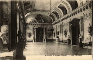 CPA Compiegne- Interieur du Palais, La Salle des Gardes FRANCE (1008933)