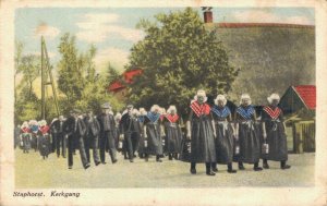 Netherlands Staphorst Kerkgang Vintage Postcard 07.51