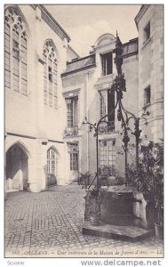 ORLEANS, Cour interieure de la Maison de Jeanne d' Arc, Loiret, France, 00-10s