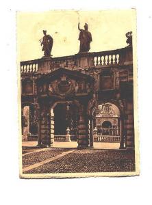 Statues on Roof, Maisons de Rubens, Anvers, Belgium