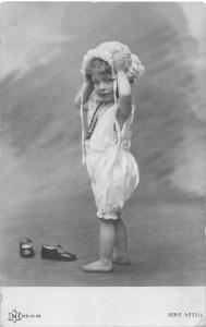 us115 girl taking photo berlin social history