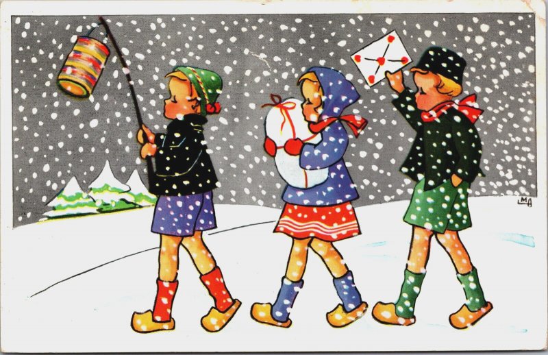 Happy New Year Children In The Snow Vintage Postcard C182