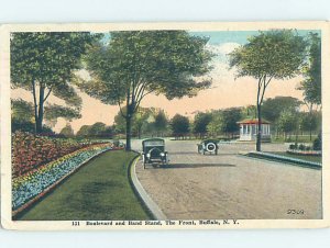 W-border OLD CARS ON BOULEVARD AT BANDSTAND Buffalo New York NY AD7300