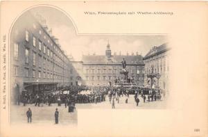B92933 wien franzensplatz mit wache ablosung austria