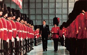 Canada  UPLANDS AIR FORCE BASE Honor Guard & US PRESIDENT REAGAN  1981 Postcard