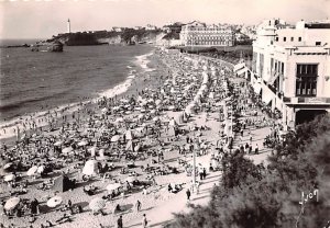 La grande plage et le Cap St Martin Biarritz France 1957 