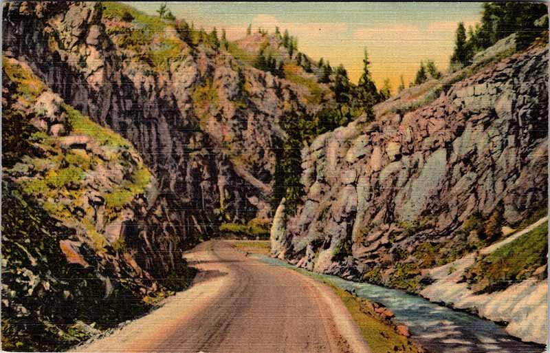 Postcard ROAD SCENE Between Gunnison & Montrose Colorado CO AO4392