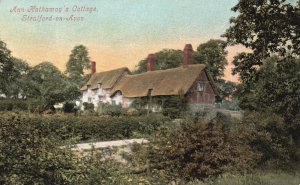 Vintage Postcard Ann Hathaway's Cottage Houses Stratford-on-Avon England UK