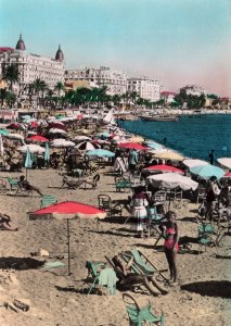 VINTAGE CONTINENTAL SIZE POSTCARD COLORED BATHING SCENE CANNES COTE D'AZUR 1930s