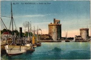 CPA La ROCHELLE - Sortie du Port (354520)