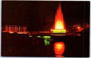 Postcard - Fountain in Sunken Garden of Hershey Park, Hershey, Pennsylvania, USA