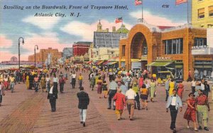 Boardwalk Strolling Crowd Hotel Traymore Atlantic City New Jersey linen postcard