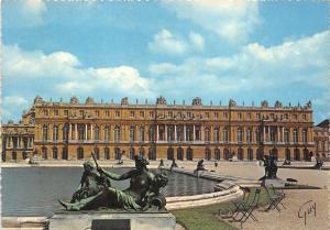 BR156 Las pirtenes d`eau et le chateau Versailles  france