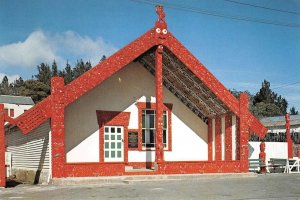 Wahio Meeting House Whakarewarewa, Rotorua, New Zealand c1960s Vintage Postcard