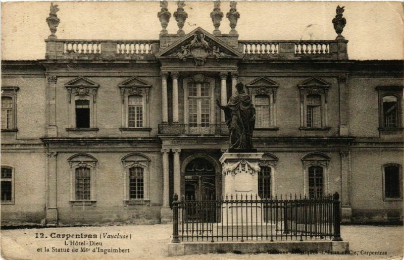 CPA Vaucluse Carpentras L'Hotel-Dieu Statue (982834)