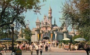 Postcard California Anaheim Amusement Disneyland Sleeping Beauty Castle 23-7705